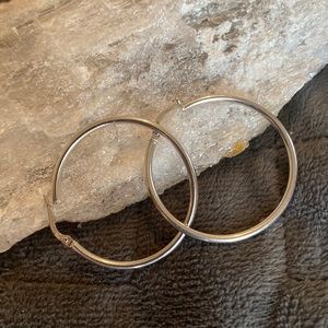 Solid 14k White Gold Hoop Earrings 🤍🤍